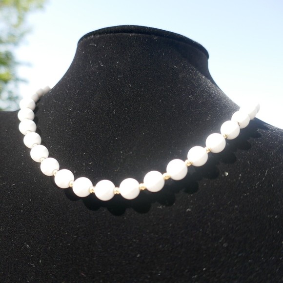 Vintage Monet White Bead Choker Necklace 16 inches - Picture 4 of 7